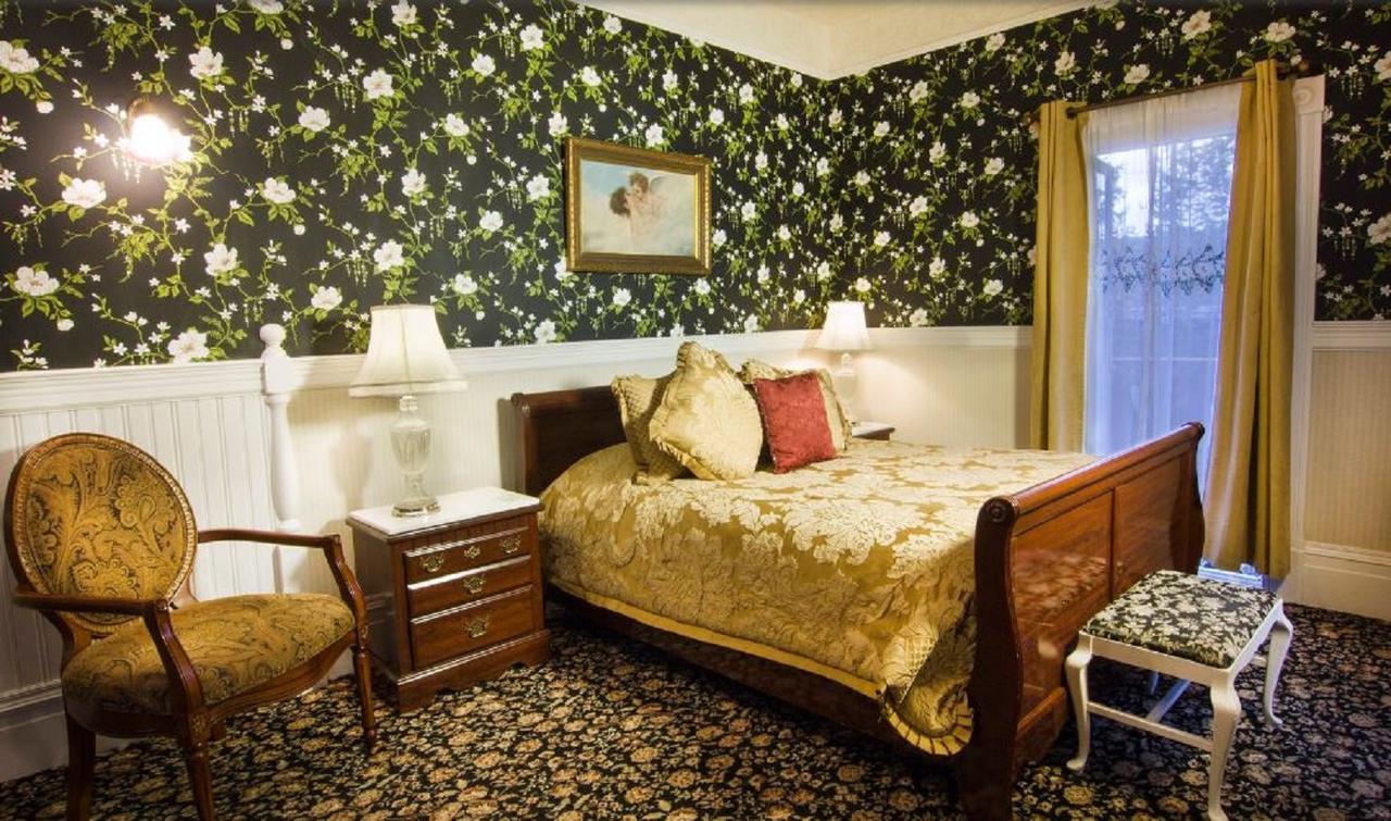Gingerbread Mansion Bed & Breakfast Ferndale Exterior photo